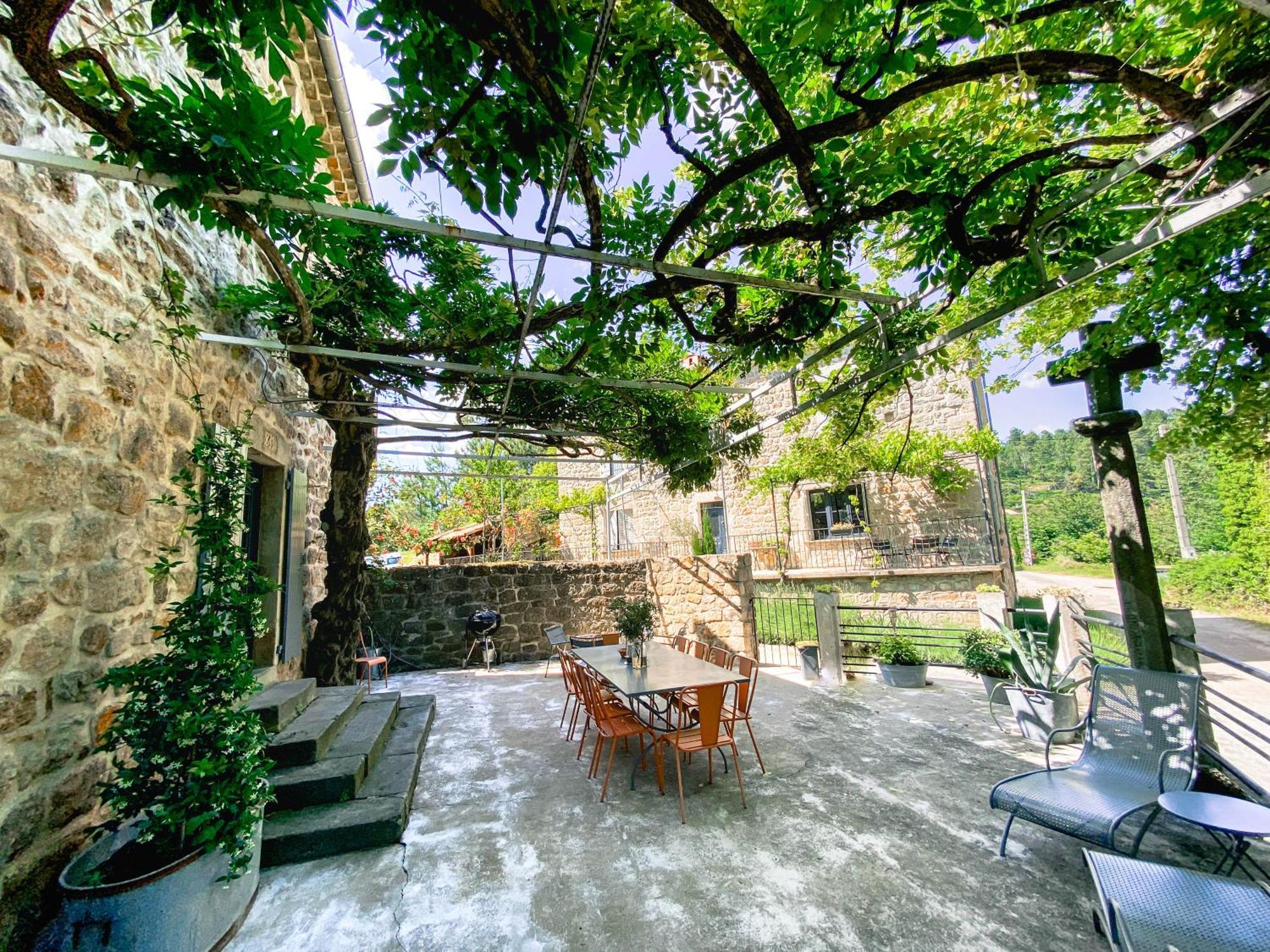 Auberge De La Tour De Brison Sanilhac  Екстериор снимка